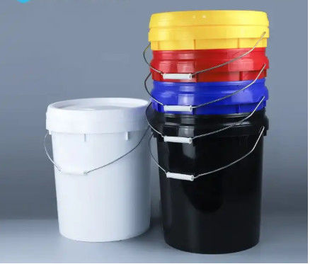 PP UN Disetujui 20 Liter Plastik Ember Dengan Genggam Logam Dan Tutup Spout